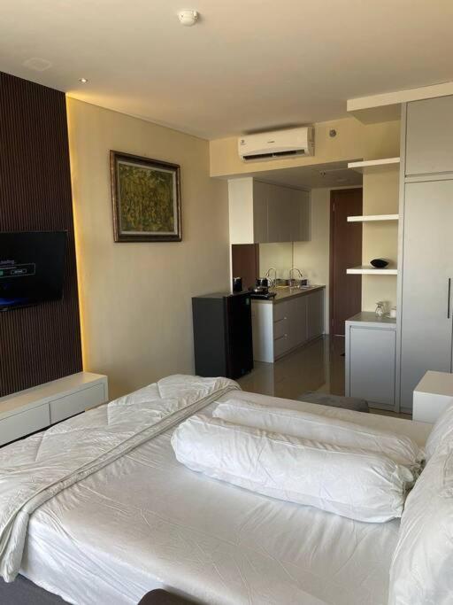 Nagoya Thamrin Apartment High Floor With View Exterior photo