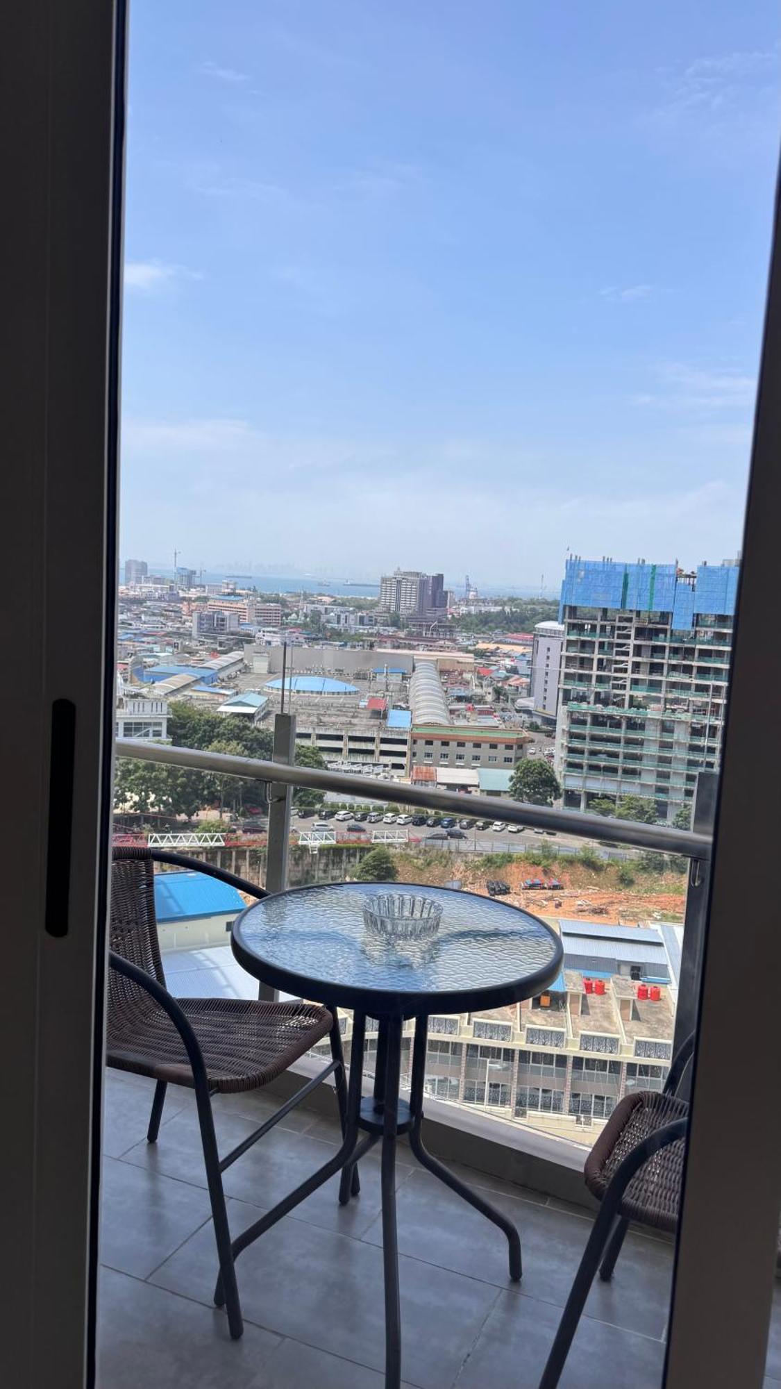 Nagoya Thamrin Apartment High Floor With View Exterior photo