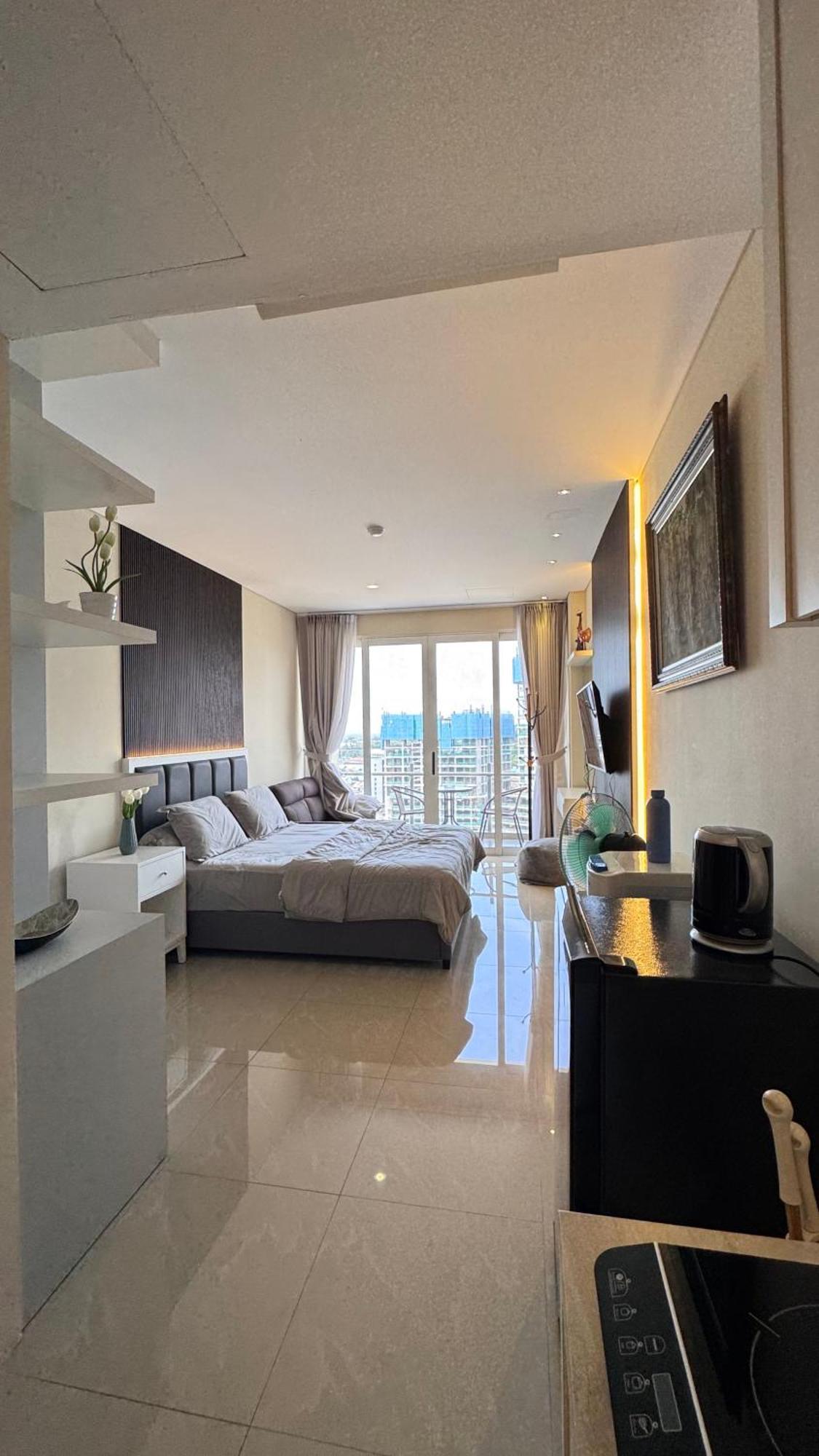 Nagoya Thamrin Apartment High Floor With View Exterior photo