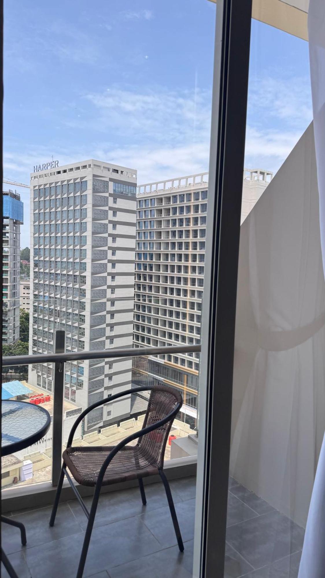 Nagoya Thamrin Apartment High Floor With View Exterior photo